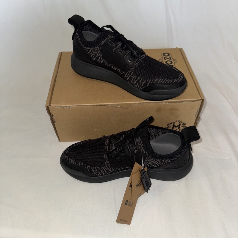 Women’s MOZO City Runner Sneaker Shoe Black Sz 5 NEW Slip & Oil Resistant