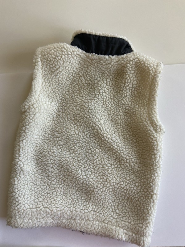 G.H. Bass & Co. Sherpa Fleece Full Zip Vest w/ Pockets Kids Size 5 Ivory/Black gallery