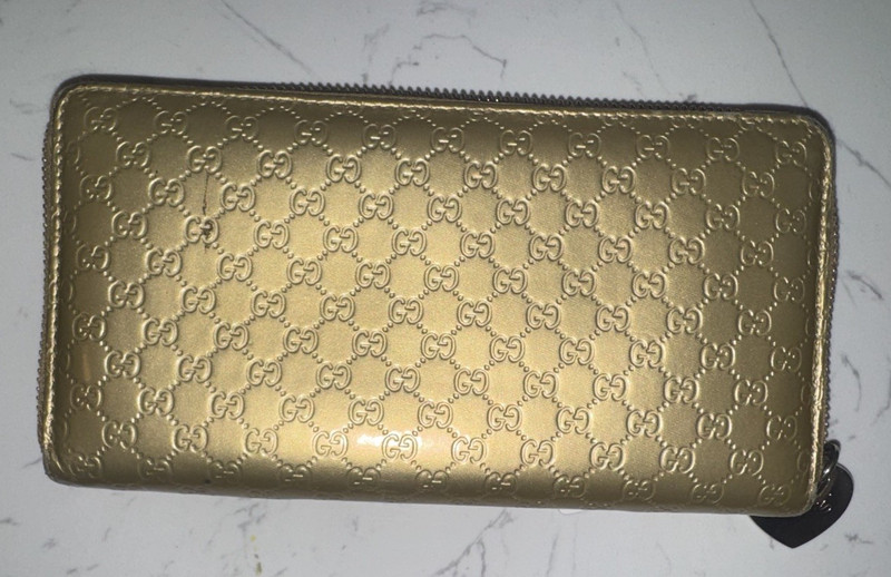 Gucci Gold Logo Zip-Around Wallet Heart Zipper Pull (Broken zipper pull)