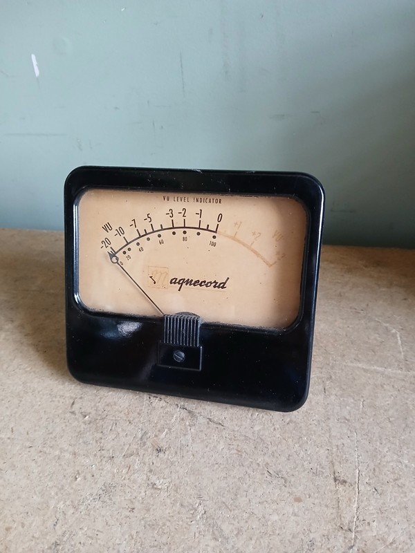 Magnecord 4″x3″ vu meter vintage Audio