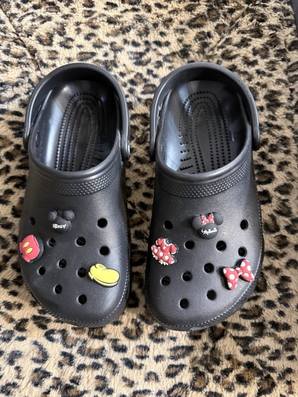 Crocs Classic Clogs With Disney Gibbets M5 W7