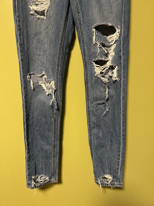 Pre-owned American Eagle Tomgirl Ripped Button Fly Size 00 Jeans AEM120605U9A gallery