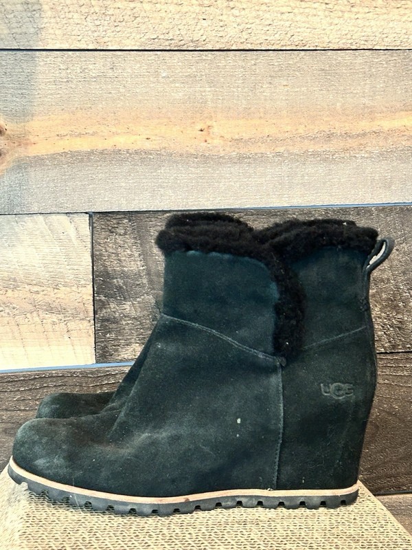 UGG SEYLINE Shearling Suede Pull-On Black Wedge Bootie Womens Sz 10
