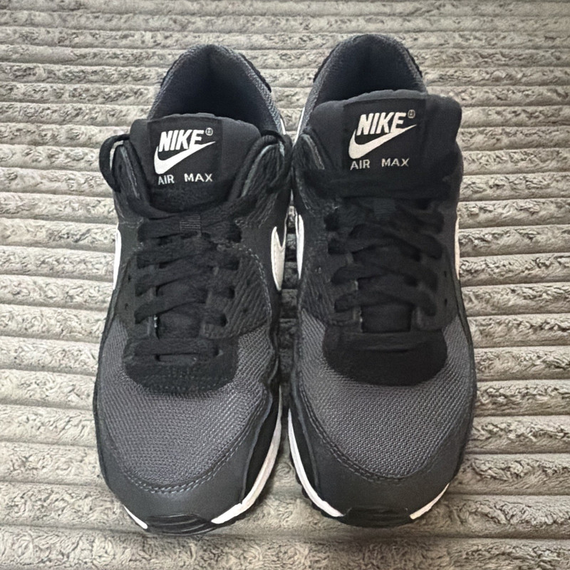 Nike Air Max Men’s Low Top Mesh Lace-Up Sneakers Black Gray White