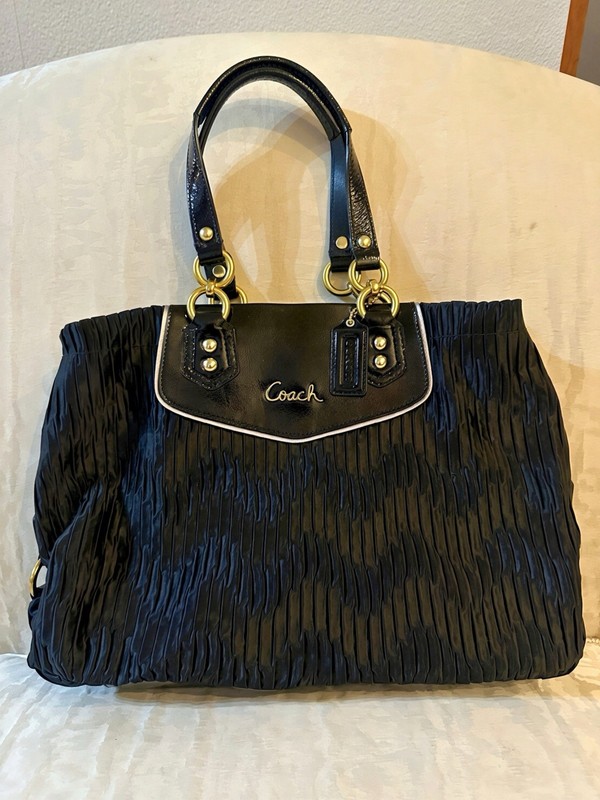 The Coach Ashley Bag Satchel black, leather top handle F20050