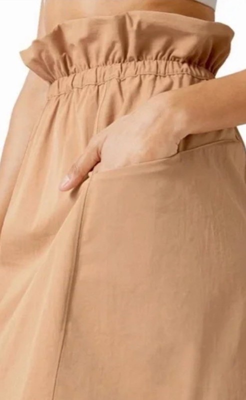 lululemon Beige High Rise Paperbag Elastic Waist Skirt w Pockets Size 10 gallery