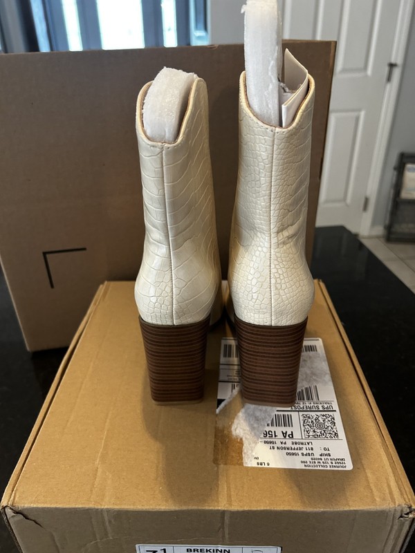 New Journee Collection Brekinn Booties Ivory Croc Embossed Block Heel Size 7.5 gallery