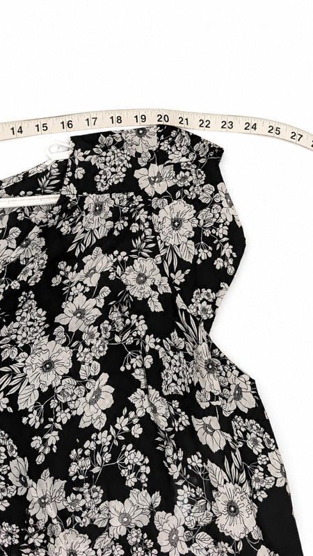 Torrid Harper Floral Georgette Blouse 4X Black White Short Sleeve Plus Size Top gallery