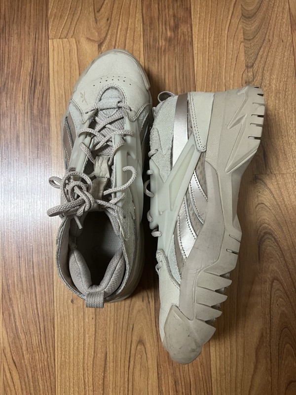 Womens Reebok Club C Cardi B V2 Leather Casual Shoes Size 10 Beige Tan Sneakers