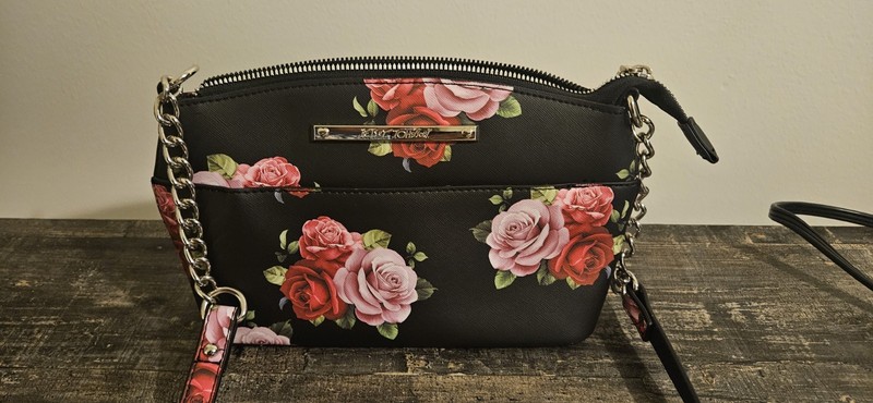 Betsey Johnson Black Floral Crossbody Bag Chain Strap Zip Closure Inner Pockets