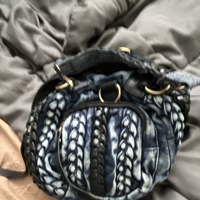 I pinee bag in excellent condition .