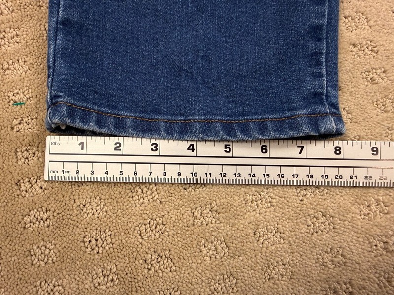 Men’s Lee Regular Fit Blue Jeans 32x28 (tag reads 34x30) #1086 gallery