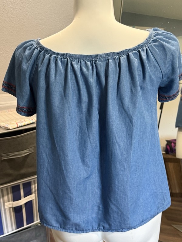 FIG88 Women’s Off-Shoulder Peasant Blouse Embroidered Denim Tencel L gallery
