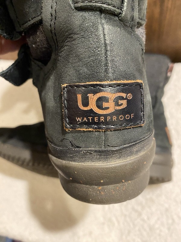 UGG Australia, Black Leather Water & Snow Proof Women’s Size US 6 gallery