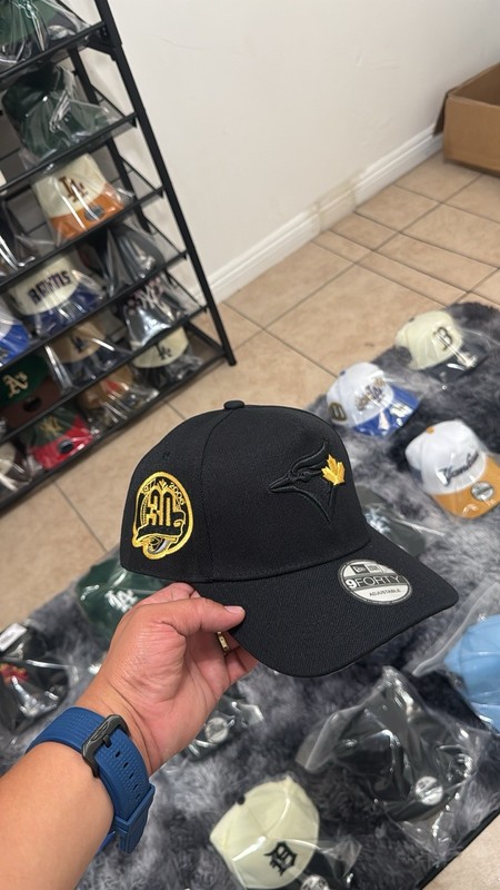 New Era 9FORTY Toronto Blue Jays Adjustable Black/Gold Baseball Cap Hat One Size gallery