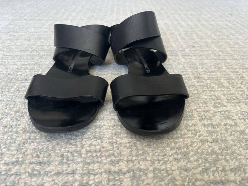 WOMAN BY COMMON PROJECTS Black Flat Leather Gladiator Sandals Size 39 / 8.5-9 gallery