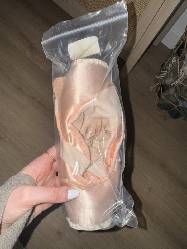 Suffolk Spotlight Pointe Shoes Standard Pink 6XXN New With Packaging Pre-darned