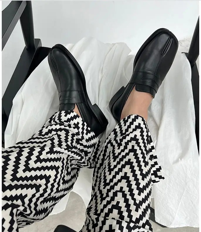 Split Toe Shoes Tabi Leather Loafers Men Women Soft Soles Fashion Flats Boots gallery