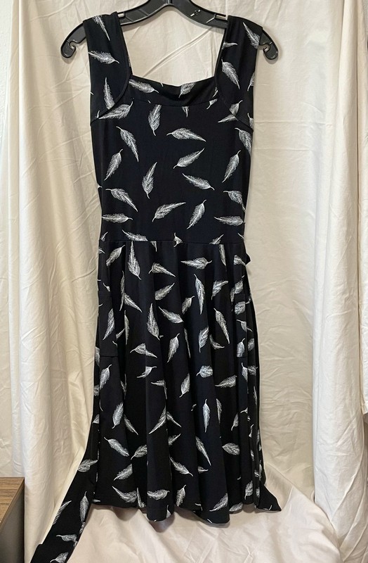 Effie's Heart Black Feather Print Sleeveless Dress Size M gallery