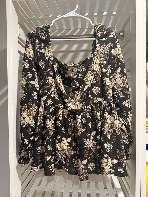 Women’s Maternity 1X Black & Beige Floral Square Neck Puff Sleeve Blouse