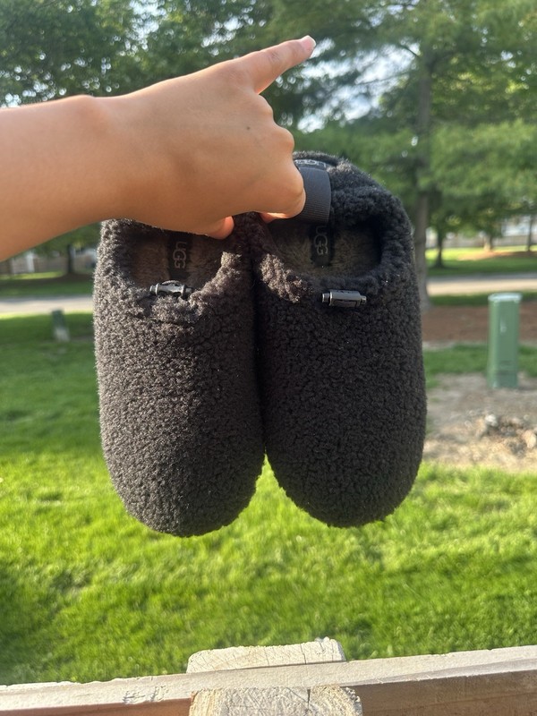 UGG PLUSH Slip-On Slipper - Black Faux Fur - Unisex Adults Size 6 - NEW gallery