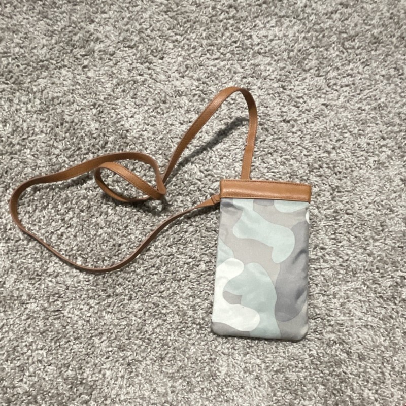 Thirty-One Camouflage Small Crossbody Phone Bag w/ Detachable Brown Strap