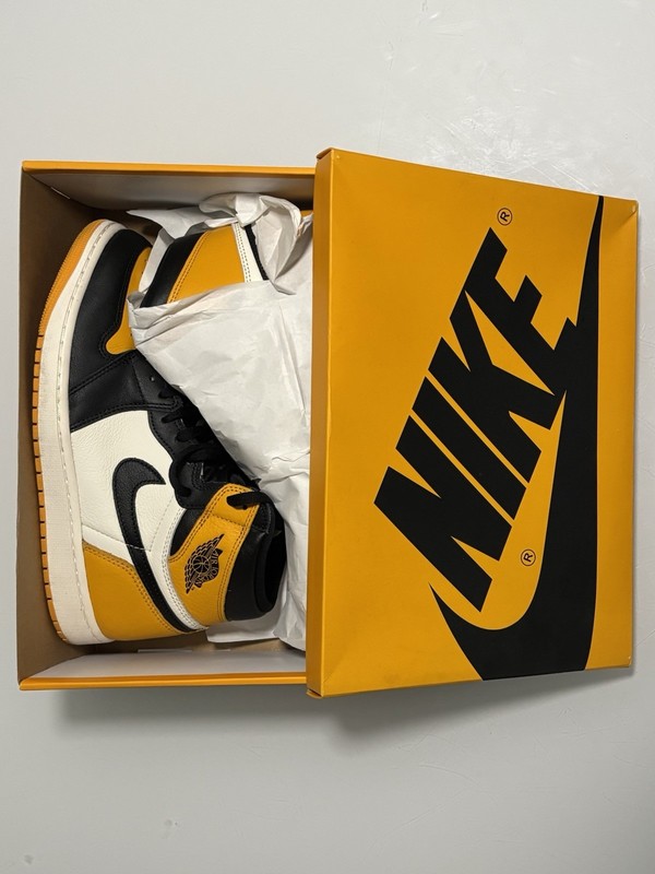 Nike Air Jordan 1 Men's High Top Lace-Up Basketball Sneakers Yellow Black gallery