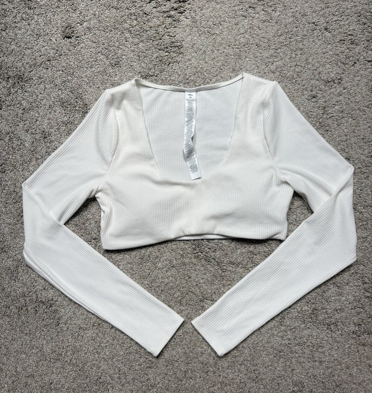 White Size Medium Cropped Long Sleeve Alo Sports Bra With Padding