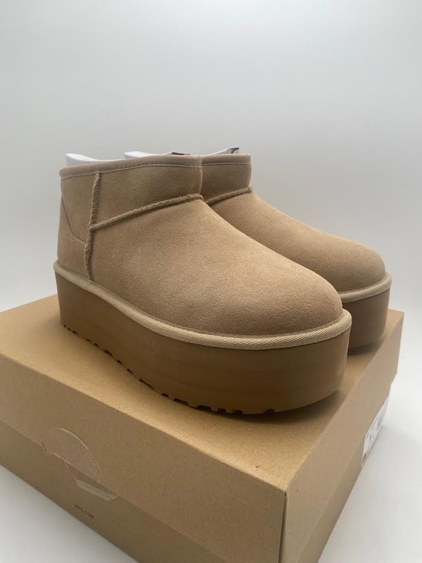 UGG Women’s Classic Ultra Mini Platform Booties US 8 Sand