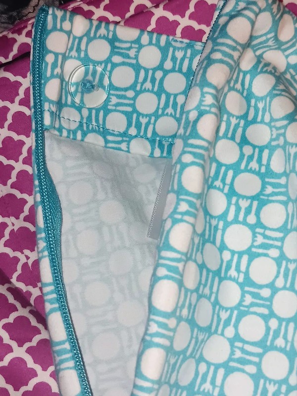 Talbots Turquoise And White Geometric Print Capri Pants Sz 14P gallery
