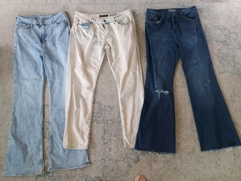 Lot Of 3 Pairs Women’s Jeans Sizes 10s & 11s Old Navy, Rewash And Aeropostale