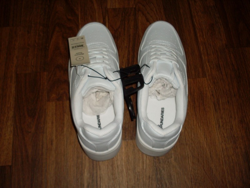 WOMENS NO BOUNDARIES PU PLATFORM MEMORY FOAM SNEAKERS SIZE 8 NWT