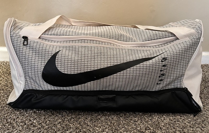 Nike Brasilia 9.5 60L Medium Duffel Bag Gym Travel Sports Bag