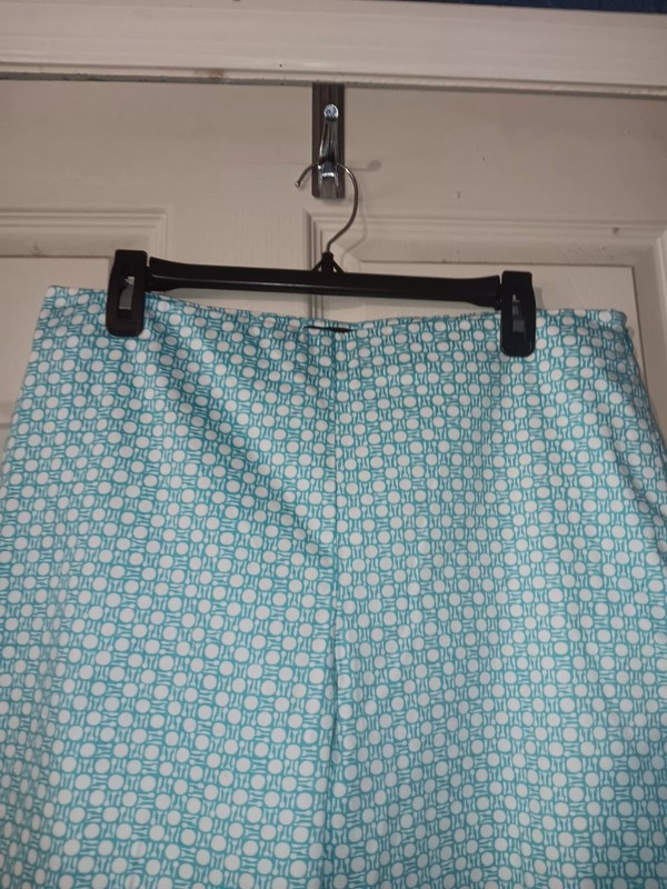 Talbots Turquoise And White Geometric Print Capri Pants Sz 14P gallery