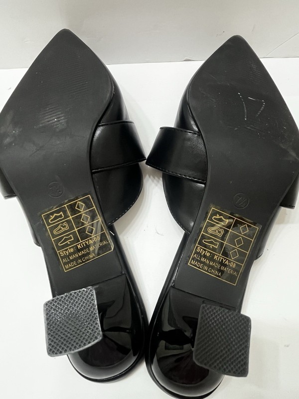 YOKI Kitten Heel Women’s 7.5 Pumps Black Pointed Toe Brass Grommet Buckle Accent gallery