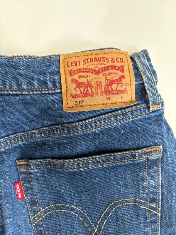 Levi’s Premium 501 High Rise Button Fly Straight Leg Jeans Sz 28x32 Dark Wash gallery