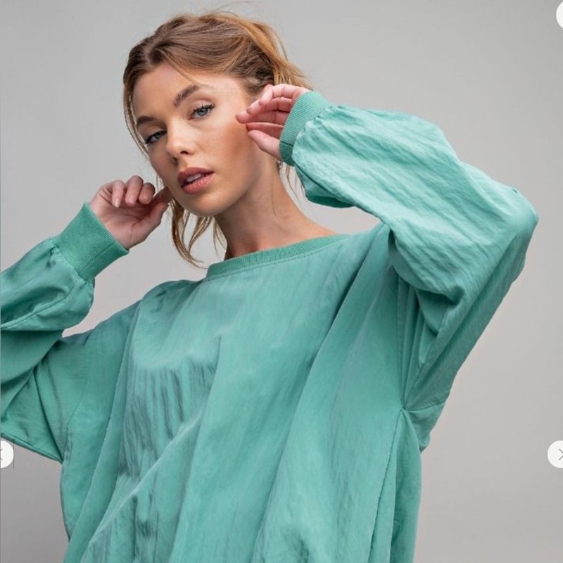 Easel Jade Boxy Pleated Long Sleeve Blouse gallery