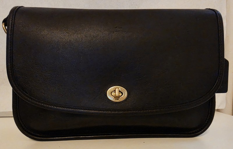 Vintage Coach 9790 Black City Shoulder Cross body bag Leather Brass Turn lock