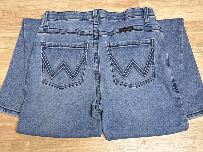 Wrangler Women’s Ultimate Riding Stretch Jeans in Willow Bootcut Light wash 7×34