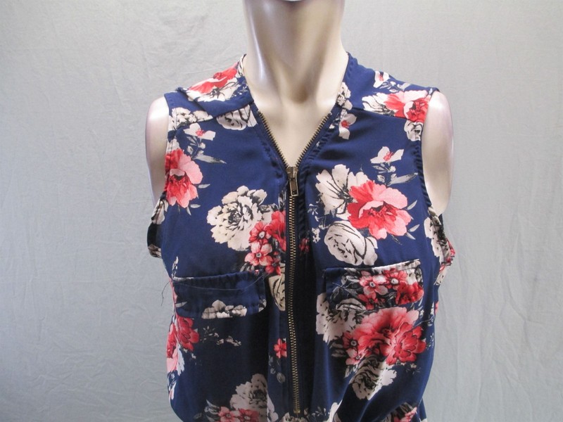 Rue21 Size 21 Womens Multicolor Floral Sleeveless V Neck 1/2 Zip Beauty Top 316 gallery