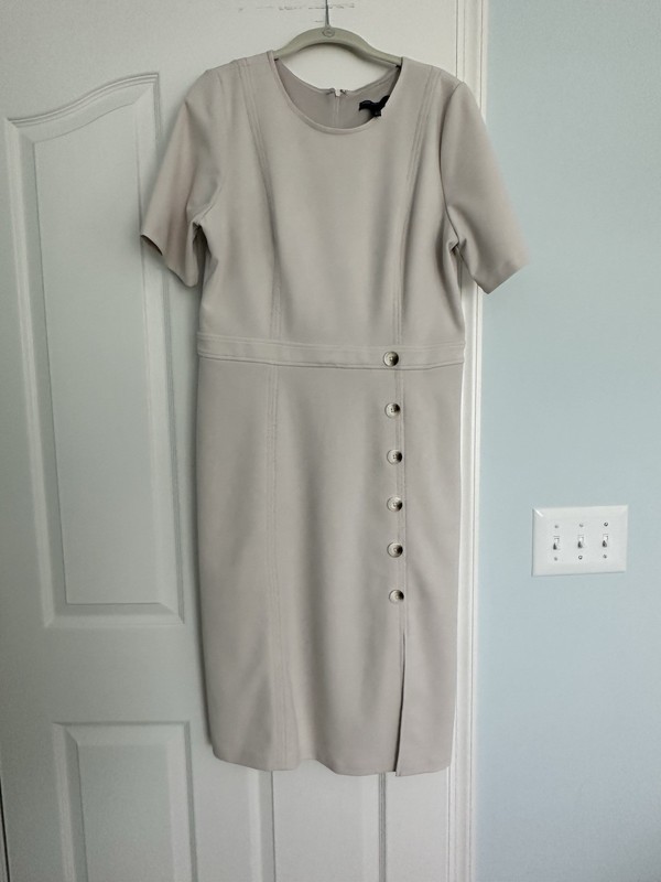 Maggy London Crew Neck Side Button Sheath Dress – Cream – Size 14 (Gently Used)