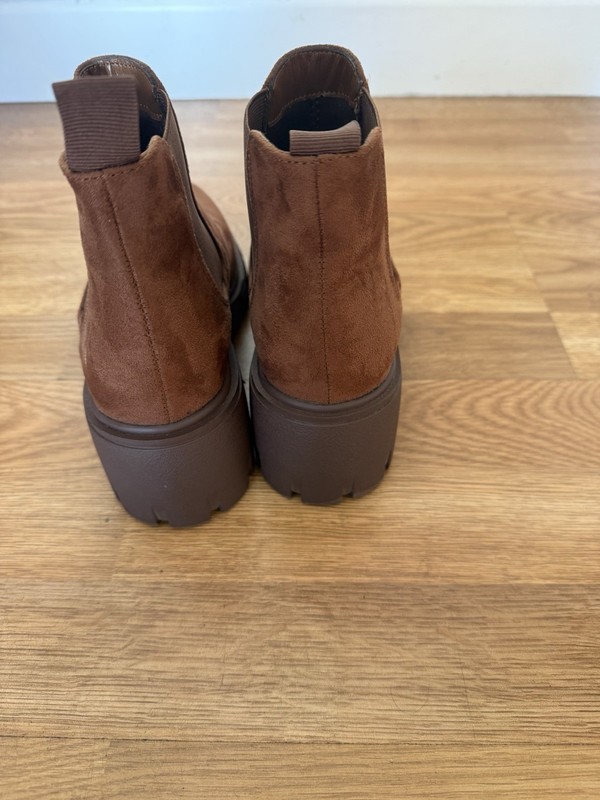 Soda Brown Suede Chelsea Ankle Boots Lug Sole Pull Tab Women's US 7 gallery
