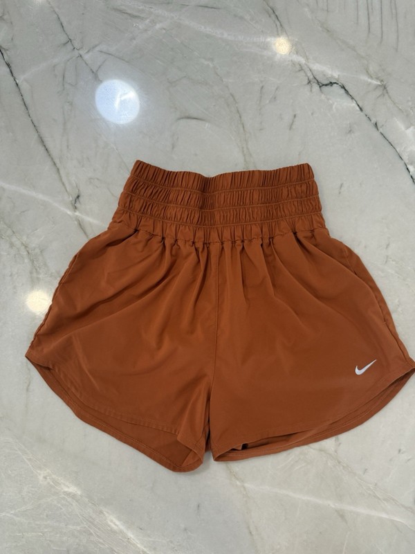 Nike One Women’s Dri-FIT Ultra High-Waisted 3″ Brief-Lined Shorts Size Medium