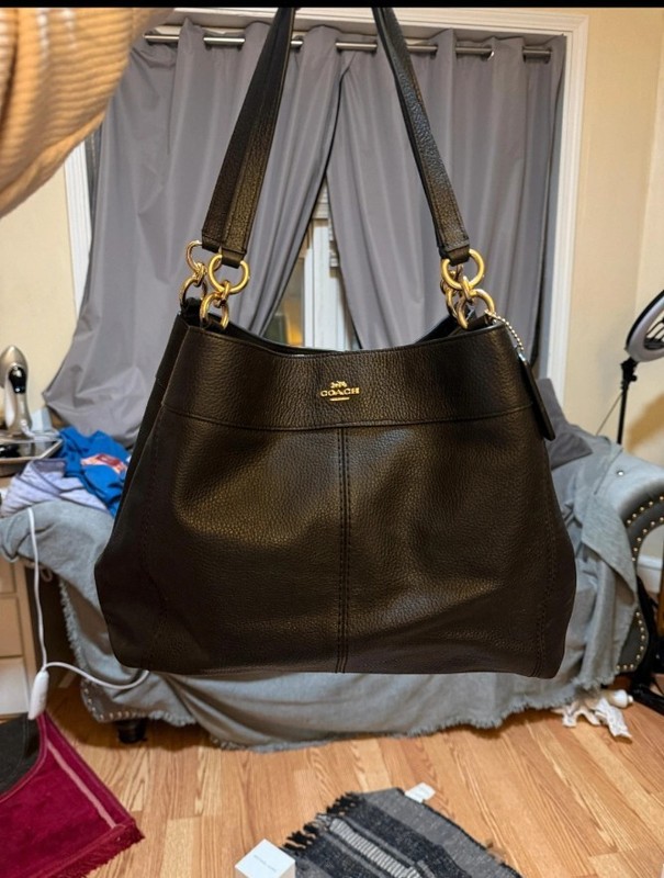 Coach Pebble Leather Shoulder Bag – Black