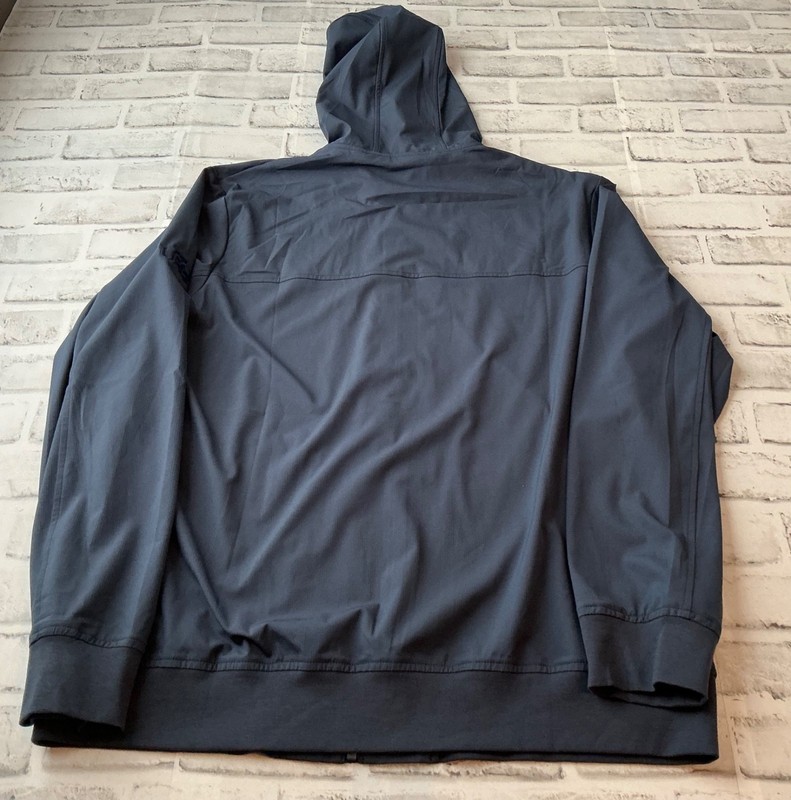 Travis Matthew California Design Large Blue Hoodie 90% Polyster 10% Spandex gallery
