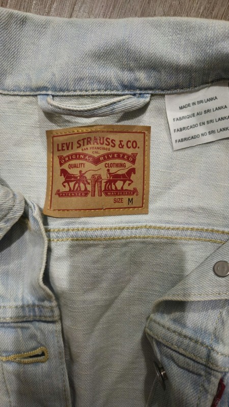 Levi Strauss & Co. Women's Light Wash Blue Denim Jacket Button Front Pockets M gallery