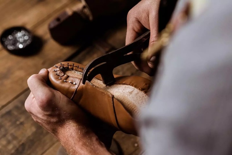 Men Handmade Brown Leather Oxford Shoes Cap Toe Lace-Up Formal Dress Shoes gallery