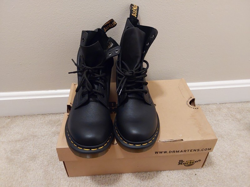 Dr. Martens Black Leather Ankle Boots Lace-Up Round Toe Unisex US 9 EU 41 gallery