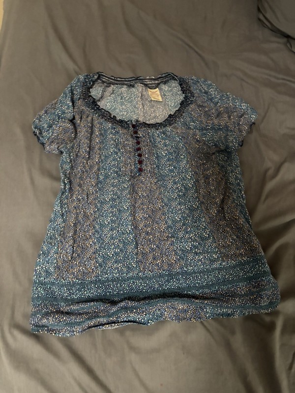 Faded Glory Women’s Blue Floral Scoop Neck Short Sleeve Button Top Rayon L