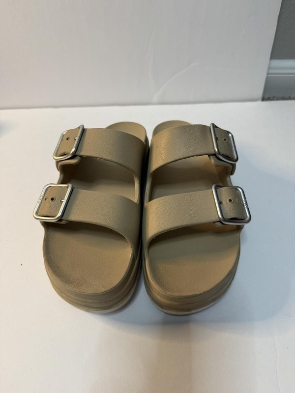 Mia Women’s Sandals. Size 9